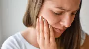 Çene Ağrısı Sizi Alarma Geçirsin! Damar Tıkanıklığının Sessiz İşareti Olabilir