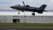 Japonya'da F-35 Alarmı: Paniğe Kapılan Hava Üssü Pistini Kapattı!