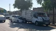 Park Halindeki Kamyonete Çarpan Otomobil: Yaralı Var!
