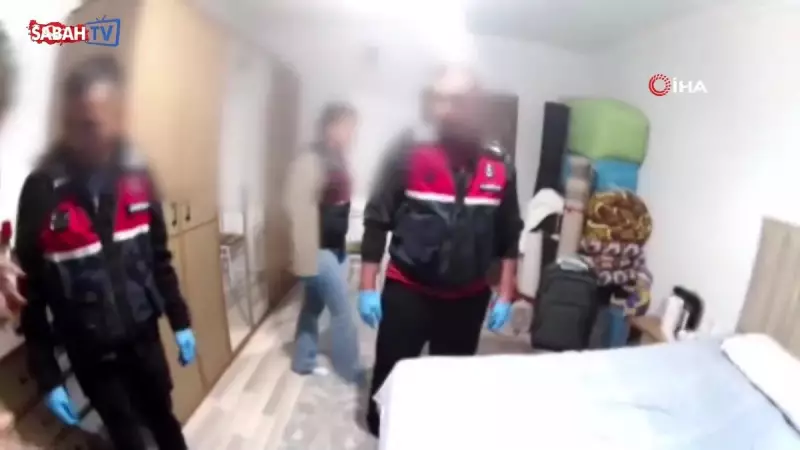 3 Yıldır Aranan Şahıs, Evinde Saklandığı Bazanın Yanında Yakalandı! İnanılmaz Görüntüler