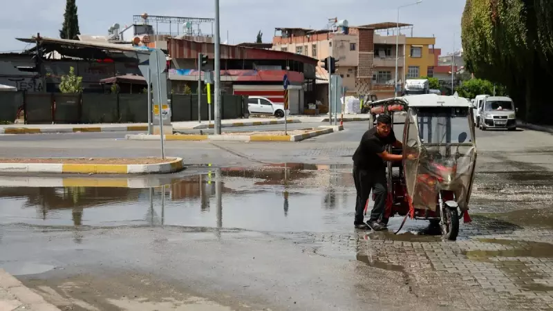 Adana'da Su Borusu Patlaması: Sokaklar Göle Döndü, Vatandaşlar İsyan Etti!