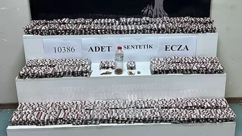 Adana'da Uyuşturucu Operasyonu: Şüpheliler Önce Üzerlerindekileri Yakalattı, Sonra Evlerindekiler!