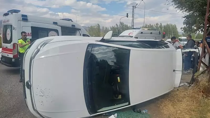 Bingöl'de Feci Trafik Kazası: 5 Kişi Yaralandı, İlçe Girişinde Hayat Durdu!