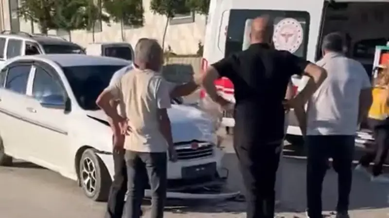 Bursa'da Feci Kaza! İki Araç Kafa Kafaya Çarpıştı: 4 Yaralı