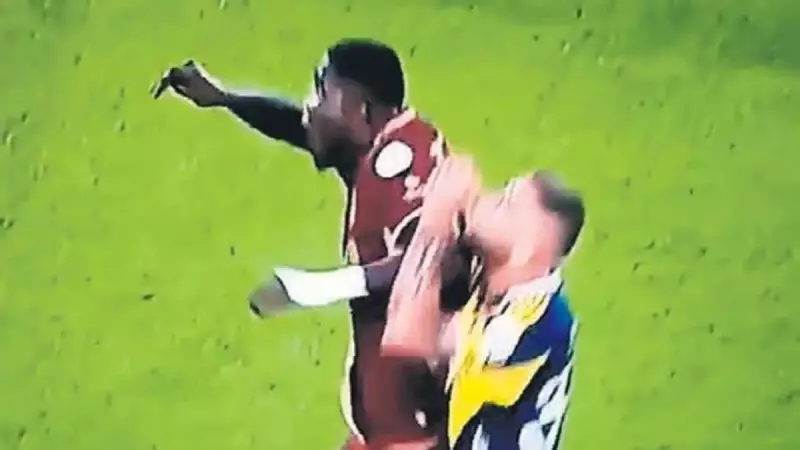 Dünya Futbol Tarihine Geçecek Bir Faul! Trabzonspor Maçında Akıllara Zarar Bir An Yaşandı