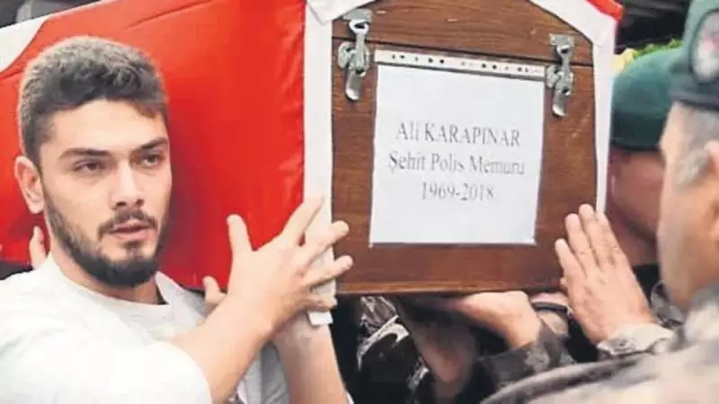 Şehit Polis Memuru Son Yolculuğuna Uğurlandı: Acılı Baba-Oğul Buluşması