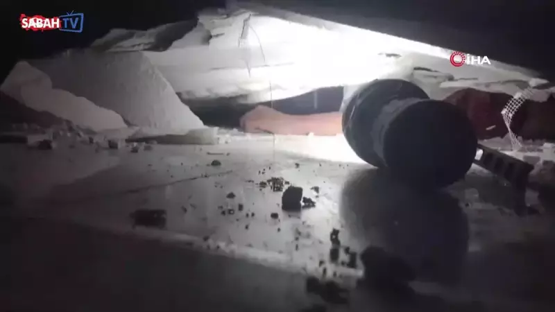 Endonezya'da Yatılı Okul Faciası: Enkaz Altında 38 Kişi, 3 Can Kaybı