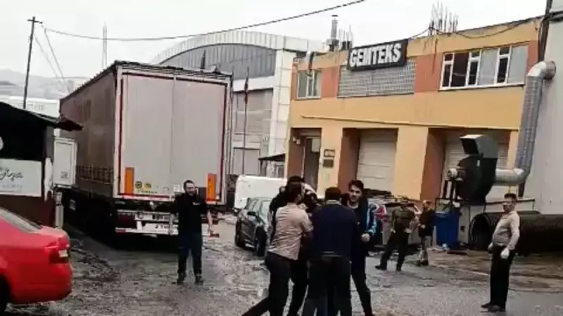 Esenyurt'ta Kargo Kavgası: Yük İndirme Anlaşmazlığı Tekme ve Yumruklara Dönüştü!