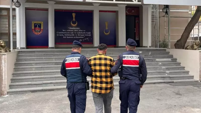 Jandarma'nın Nokta Operasyonu: 3 Firari Yakayı Ele Verdi!