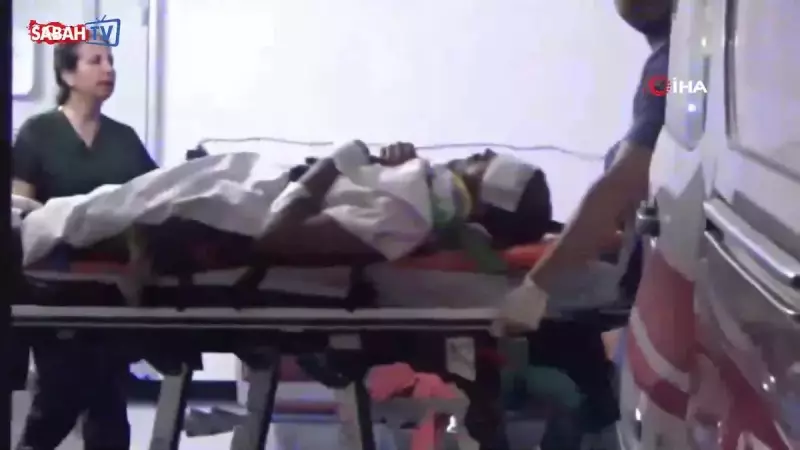 Kavga Ederken Yola Atlayan Gence Otomobil Çarptı! O Anlar Kamerada