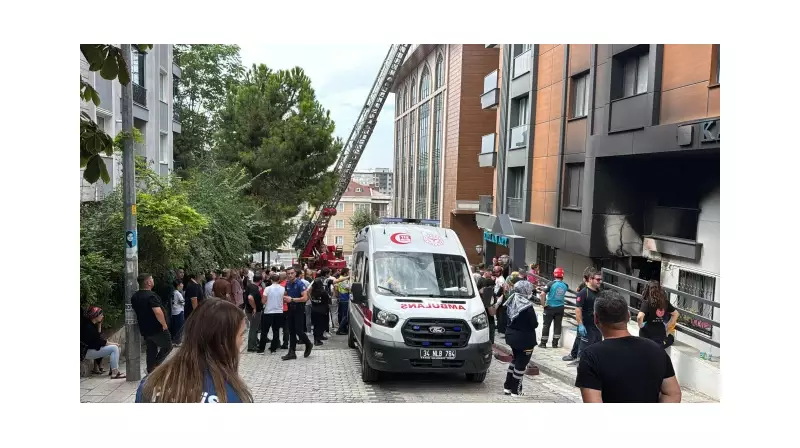 Küçükçekmece'de Feci Yangın: Can Kaybı ve Yaralılar Var - Acılı Gece!
