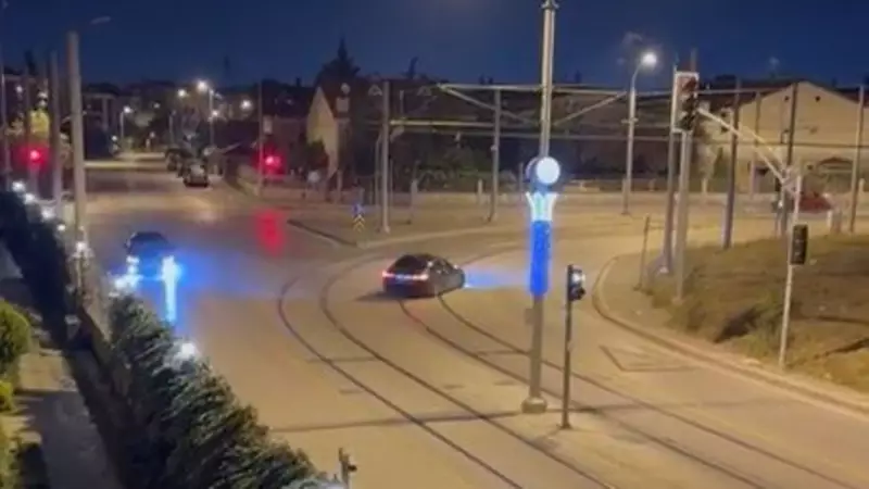 Kocaeli'de Tramvay Yolunda Drift Yapmak İyi Fikir Değilmiş: 55 Bin Lira Ceza Yedirtti!