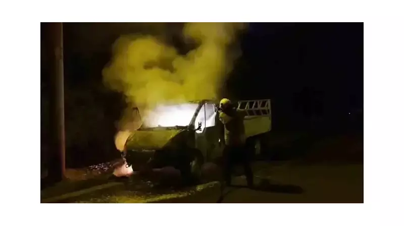 Korkunç Anlar Kamerada: Alevler İçindeki Kamyonet Adeta Bir Ateş Topuna Döndü!