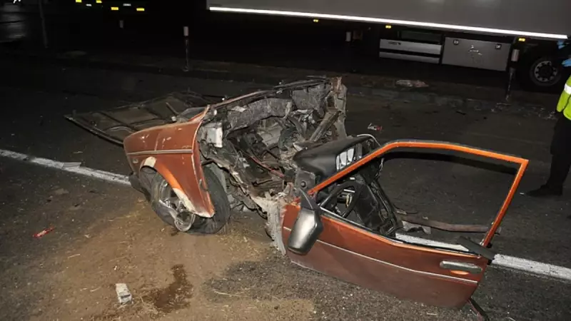 Manisa'da Dehşet Verici Trafik Kazası: Otomobil İkiye Bölündü, 5 Can Gitti!