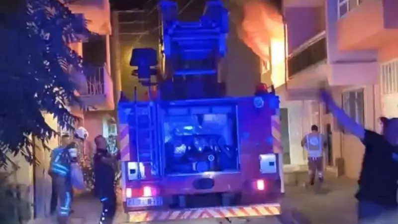 Manisa'da Feci Olay: Baba Evini Ateşe Verdi, Oğlu Ağır Yaralandı!