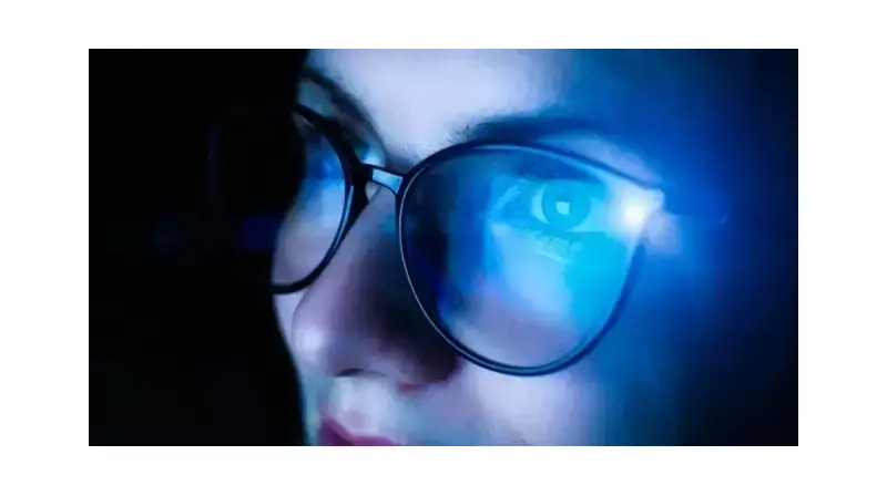 Mavi Işık Sinsi Tehlike: Ekran Başında Geçen Saatler Gözlerinizi Çalıyor Olabilir!