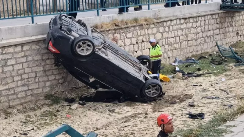 Menekşe'de Feci Kaza: Otomobil Su Kanalına Uçtu, 1 Ölü