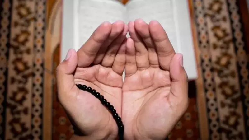 Mevlid Kandili'nde Huzur ve Bereketi Yakalamanın Sırları: Bu Gece Yapılacak İbadetler ve Okunacak Dualar