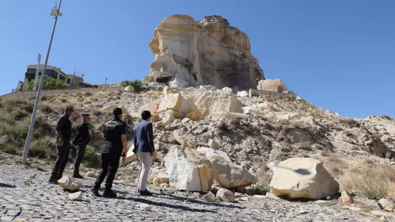 Nevşehir'deki Kadıkalesi Mahallesi'nde Toprak Kayması! Peri Bacalarından Sonra Şimdi de Bu Mahalle Çöktü