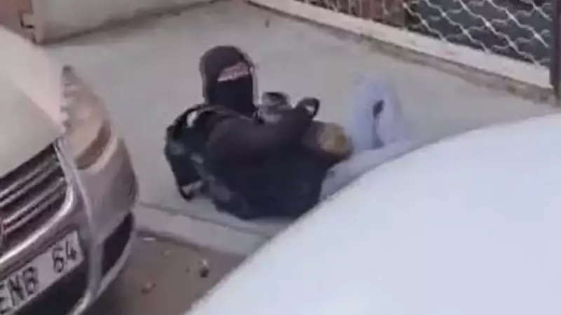 Şok Görüntüler: Pompalı Tüfekli Çocuk ve Sırtındaki Mühimmatla Sosyal Medyayı Salladı!