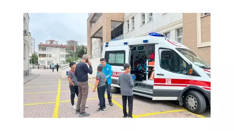 Okulda Yangın Alarmı Panik Yarattı: 14 Öğrenci Yaralandı!