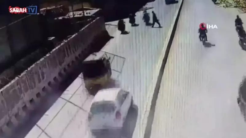 Pakistan'da Askeri Karargah Yakınında Kanlı Bombalı Saldırı: 10 Can Gitti!