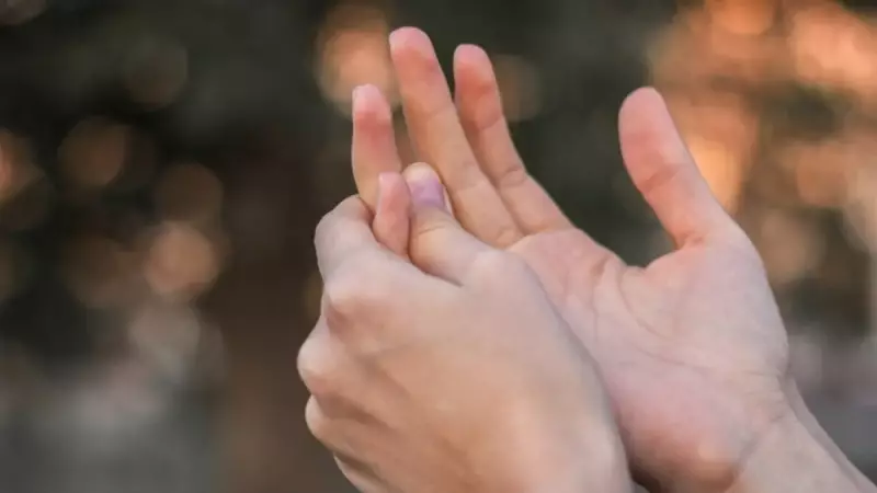 Parmağınız Kırık Mı? İşte Anlamanın 10 Kesin Yolu ve Acil Müdahale Önerileri