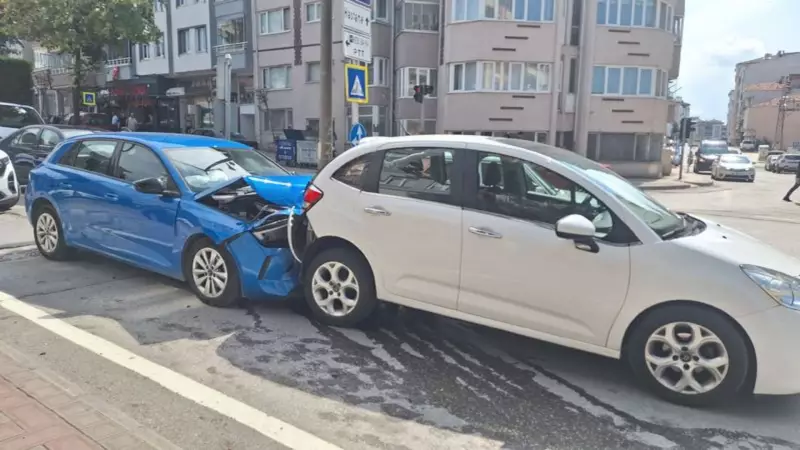 Samsun'da Akıl Almaz Olay: Boşanma Sürecindeki Eşinin Arabına Bilerek Çarptı!