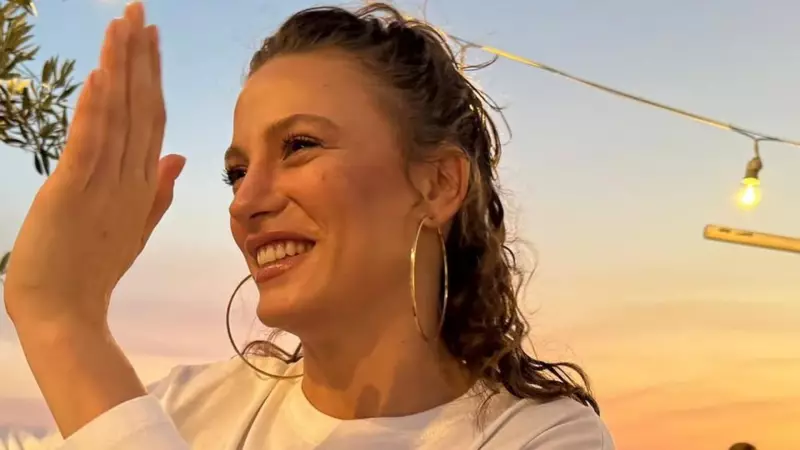 Serenay Sarıkaya'dan 2025 Yazına Bomba Veda: 'Yeni Bir Sayfa Açıyorum'