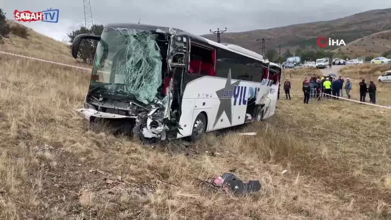 Sivas'ta Feci Kaza: Otobüs ile TIR Çarpıştı! 3'ü Ağır 18 Yaralı