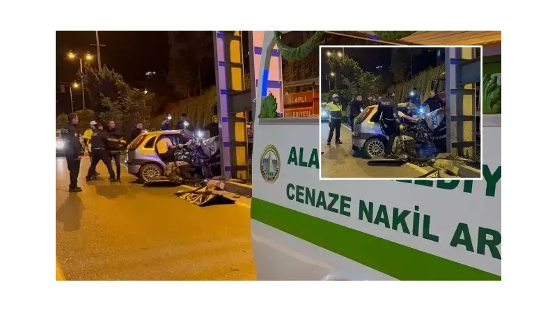 Üst Geçit Faciası: Otomobil Hurdaya Döndü, 2 Can Gitti!