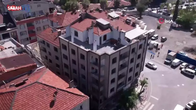Zeytinburnu'nda 5 Katlı Bina Alevlere Teslim Oldu! Doğalgaz Kaçağı Korkunç Yangını Tetikledi
