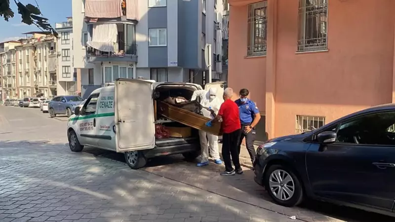 İzmir'de İçler Acısı Son! Kötü Koku Komşuları Alarma Geçirdi, Evinde Yalnız Yaşayan Yasar Danışman Hayatını Kaybetmiş Olarak Bulundu