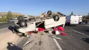 Şanlıurfa'da Tarım İşçilerini Taşıyan Minibüs Feci Şekilde Devrildi: 19 Yaralı!