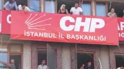 Bahçelievler'de CHP'li Belediye Başkanı'ndan Şok Hamle: İlçe Binasına Parti Pankartı Asıldı!