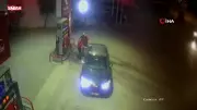 Benzin Koyduğu Araba Kayınca Çılgınca Bir Şey Yaptı: Eliyle Durdurmaya Çalıştı!