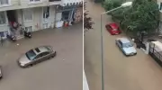 Bursa'da Gök Delindi: Şiddetli Sağanak Hayatı Felç Etti! Sokaklar Göle Döndü