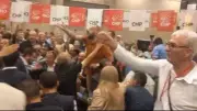 CHP'de Kıyamet Koptu! Yumruklar ve Küfürlerle Dolu Kavgada Olağanüstü Toplantı Yarıda Kesildi