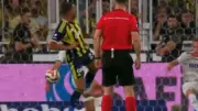 Fenerbahçe'de Penaltı Fırtınası! Hakem Kararı Tribünleri Ayağa Kaldırdı