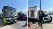 Kavşakta Feci Kaza: Belediye Otobüsü ile Kamyonet Çarpıştı! Çocuklu 5 Yaralı