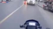 Ters Yönde Giren Sürücü ile Motosikletli Arasında İnanılmaz Diyalog! Gergin Anlar Kamerada