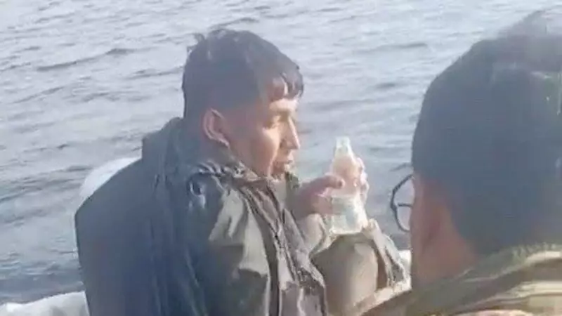 12 Saat Boyunca Açık Denizde Mücadele Etti: Dalgalarla Dans Eden Adamın İnanılmaz Hayatta Kalma Hikayesi