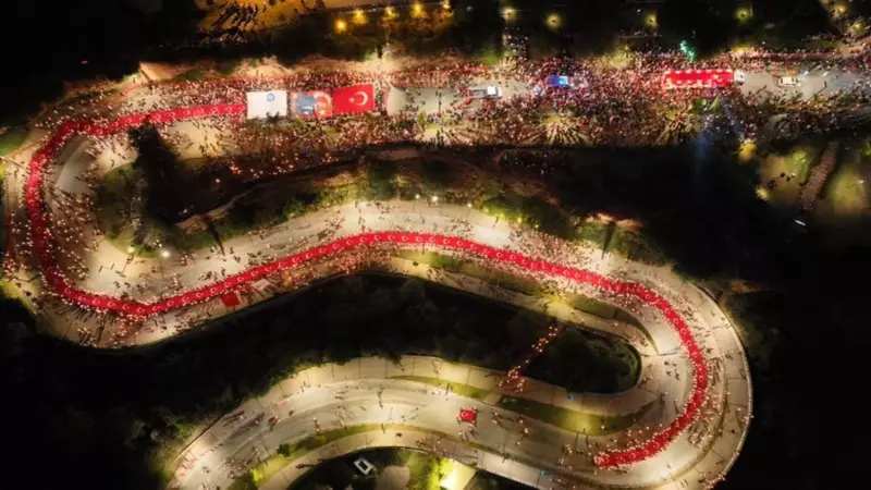 400 Metrelik Dev Fener Alayıyla Tarihi Bir Gece: Geleneğin Işığı Yeniden Yandı!