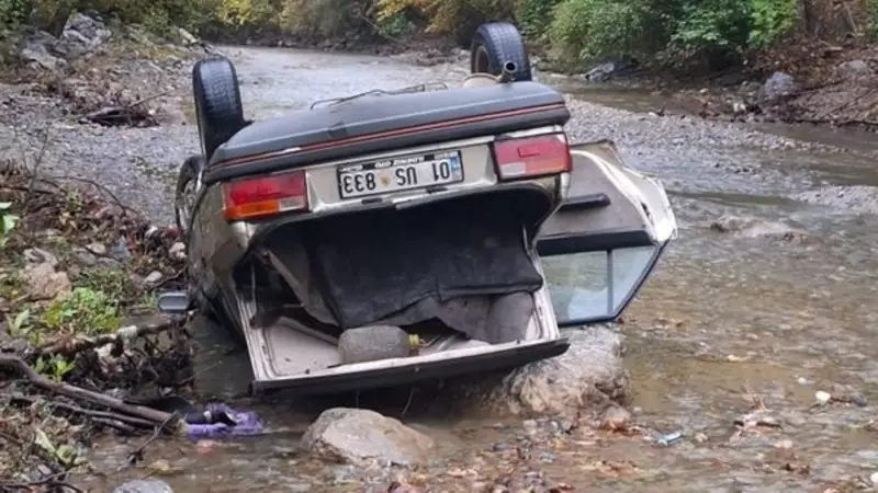 Adana'da Feci Kaza: Araç Köprüden Uçtu, İki Kişi Yaralı!