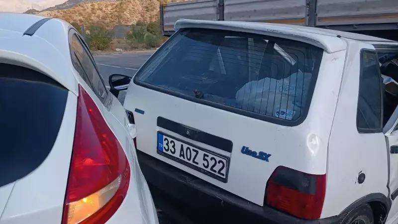 Adıyaman'da Feci Trafik Kazası: İki Araç Baş Başa Çarpıştı, 5 Kişi Yaralandı!
