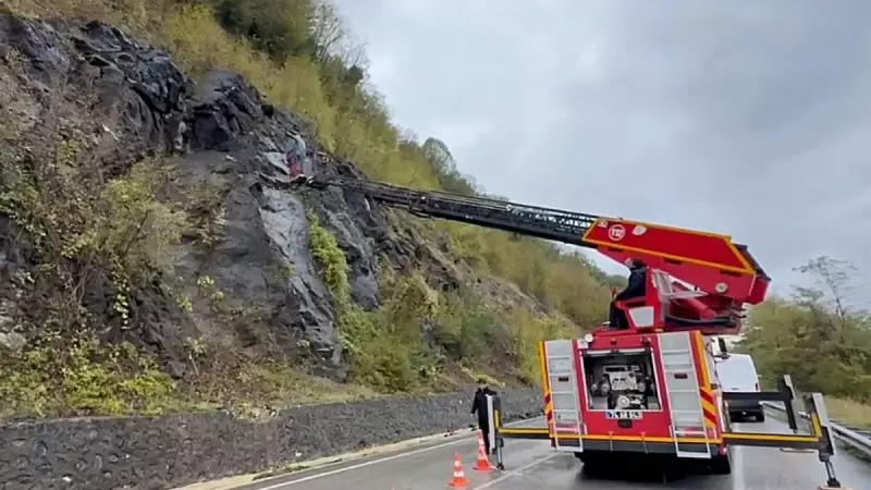 Amasra'da Kayalardan Sarkan Kablolar: Doğa ve Teknoloji Çatışması!