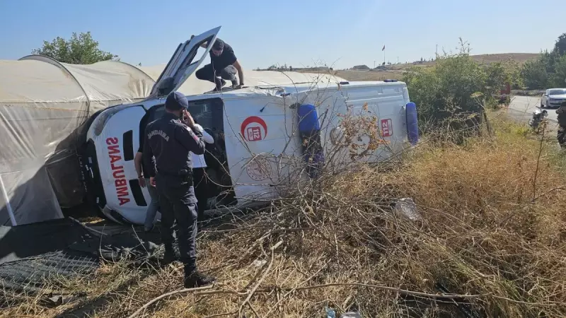 Ambulans ile Otomobil Çarpıştı: 3 Sağlık Çalışanı ve 8 Yaralı Kaza Kurbanı Oldu