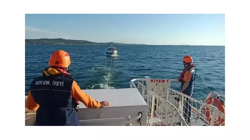 Çanakkale'de Fırtınanın Ortasında Sürüklenen Tekne, Zorlu Operasyonla Kurtarıldı!