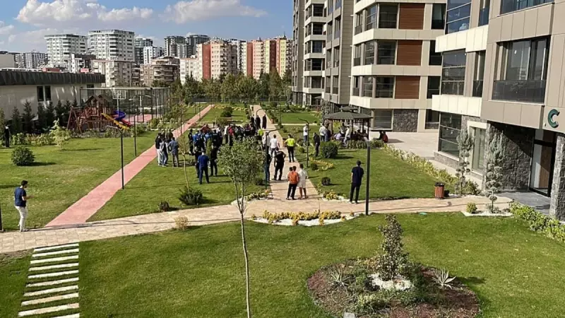Şanlıurfa'da Site Bahçesinde Çıkan Alacak Verecek Kavgası Kanlı Bitti: 4 Yaralı!