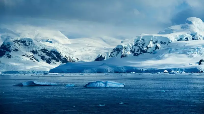 Antarktika'nın Buzları Altında Devasa Bir Gizem: Bilim İnsanları Kayıp Bir 'Kıta' Keşfetti!